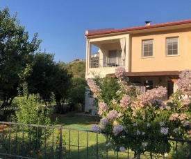 Spacious 2 bedroom family home with mountain vıew