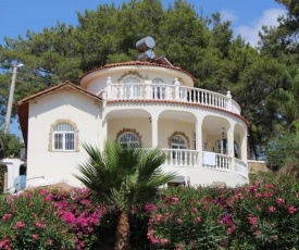 Stunning 4-Bed Villa in Avsallar