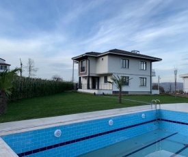 Stunning Villa with Private Pool in Peaceful Sapanca