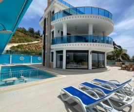 Super luxury villa with 5bedroom,pool and jacuzzi