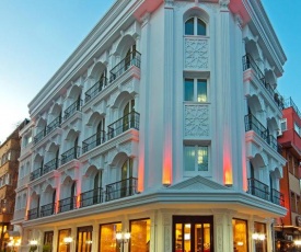 The Magnaura Palace Hotel