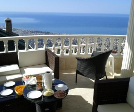 View villa with private pool on top of the mountain behind Alanya town