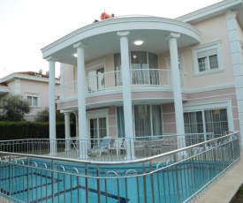 Villa Aslam, Kadriye Mahallesi 236 Sokak No: 1-4 Tolerance Golf Sitesi C-1 Blok, Serik, Antalya