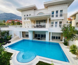 ViLLA BEREN Kemer merkez Denize 300mt,ultra lüks triplex villa