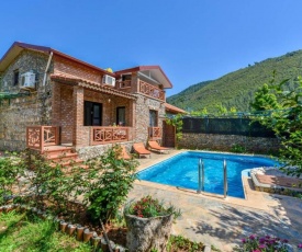 Villa Sarnıç-Fethiye Kayaköyde Havuzu Korunaklı