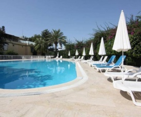 Villa with pool near the sea