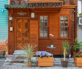 Wonder Wood Hotel