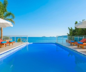 BEACHFRONT WHITE VILLA WİTH PRIVATE SWIMMING POOL