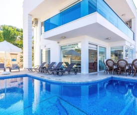 Blue Diamond Villa