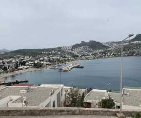 Bodrum Gündoğan'da Deniz Manzaralı Yazlık Ev MB101