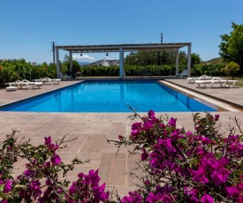 Captivating House with Shared Pool and Central Location in Gumusluk, Bodrum