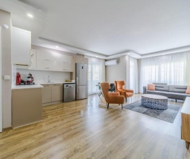 Central Apartment with Shared Pool in Muratpasa
