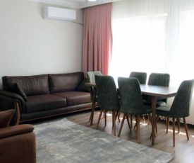 Centrally located 2 bedroom apt with Netflix