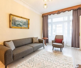 Charming Apartment Surrounded By Vibrant Attractions In Kadikoy