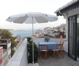 Charming Flat with Bosphorus View