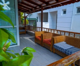 Charming Triplex Villa 3 Min Drive to the Beach in Muratpasa