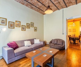 Classic Beyoglu Home with Central Location near Galata Tower