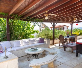 Comfortable Triplex 5 Min to the Beach with Garden in Bodrum