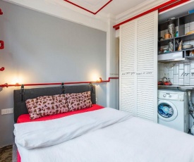 Cozy Studio Apartment Conveniently Located near Popular Attractions in Beyoglu