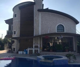 Eşsiz deniz manzaralı villa.