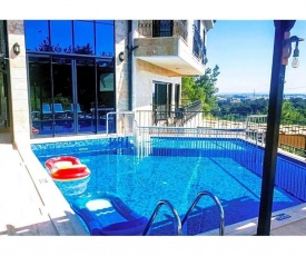 Gebze Villa Sleeps 16 with Pool Air Con and WiFi