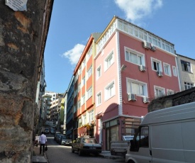 Huxley Hotel and Aparts Old City