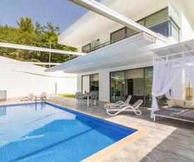 Islamlar Villa Sleeps 4 with Pool Air Con and WiFi