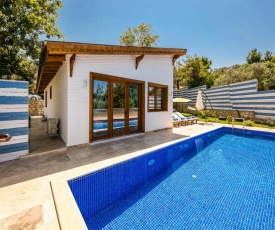 Islamlar Villa Sleeps 4 with Pool Air Con and WiFi