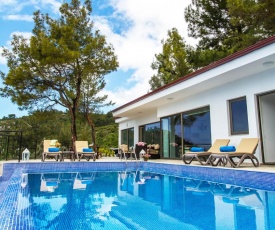 Islamlar Villa Sleeps 6 with Pool Air Con and WiFi