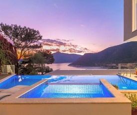 Kalkan Villa Sleeps 10 with Pool and Air Con