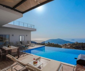 Kalkan Villa Sleeps 6 with Pool and Air Con