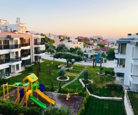 KUŞADASI KADINLAR PLAJINA 150M SİTEDE HAVUZLU 1+1