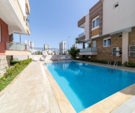 Lovely Studio Apartment with Shared Pool near Beach in Muratpasa, Antalya