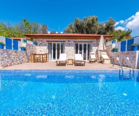 Margaz Villa Sleeps 2 with Pool Air Con and WiFi