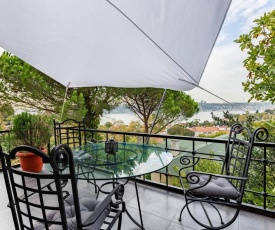 Amazing Apartment with Terrace and Fascinating View in Cengelkoy, Uskudar