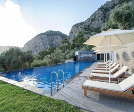 Amazing Duplex with Fascinating View and Shared Pool in Gocek