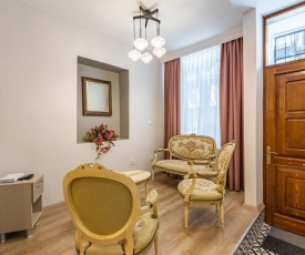 Nostalgic Duplex House near Trendy Attractions in Sisli