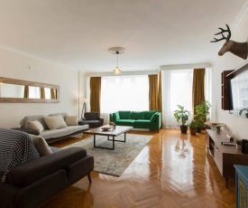 NOVA HOMES Spacious Flat with 3 Bedrooms & 2 Bathrooms! 2 mins to Taksim Square