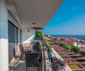 Pleasant Home with Shared Pools and Fantastic Sea View near Beach in Alanya