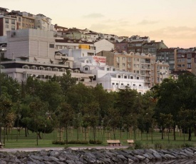 Ramada by Wyndham Istanbul Golden Horn