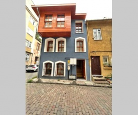 Renovated Historical Triplex Cozy House in Balat